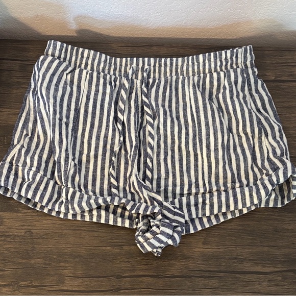 Pants - stripe shorts size medium
